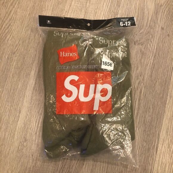 HANES x SUPREME 4-pack Crew Socks Size 6-12 NWT - Picture 2 of 4